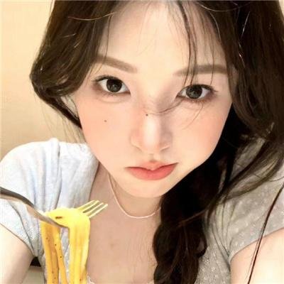 三个摩登女性